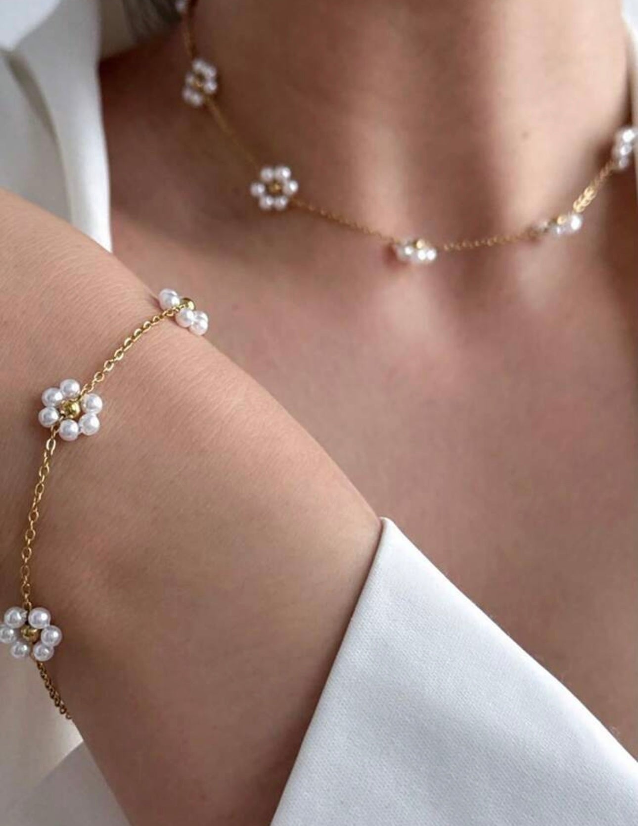 Dainty Daisy Necklace